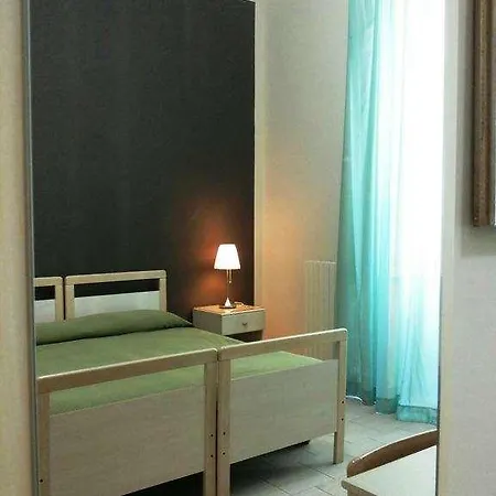 Iron Ex Moderno Hotell *