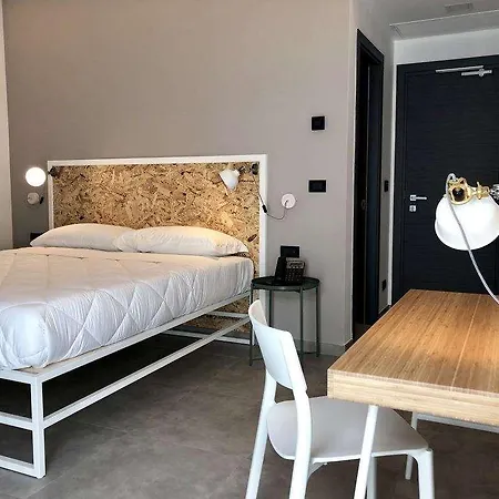 Iron Hotel Ex Residence Moderno Bari *