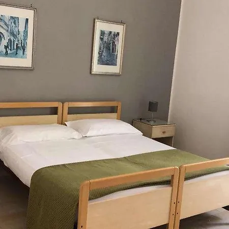 Iron Ex Moderno Hotell *
